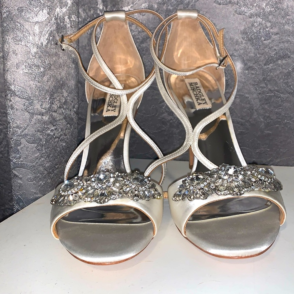 BADGLEY MISCHKA NEW white/silver satin open toe heels, crystal embellishment 10